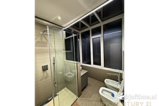 Shtepi me qera Duplex(shtepi me 2 kate) ne Tirane, 3+1, Mobilimi E mobiluar, Pagesa 1,600  Euro.