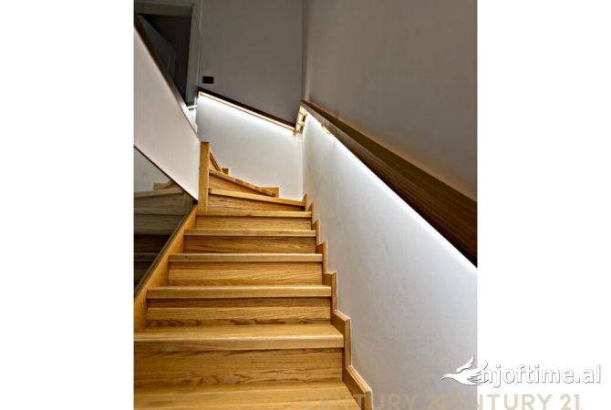 Shtepi me qera Duplex(shtepi me 2 kate) ne Tirane, 3+1, Mobilimi E mobiluar, Pagesa 1,600  Euro.