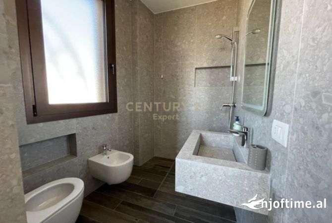 Shtepi me qera Duplex(shtepi me 2 kate) ne Tirane, 2+1, Mobilimi E mobiluar, Pagesa 2,000  Euro.