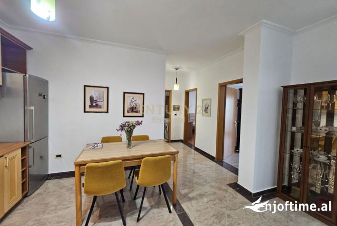 Shtepi me qera Apartament ne Tirane, 2+1, Mobilimi E mobiluar, Pagesa 800  Euro.