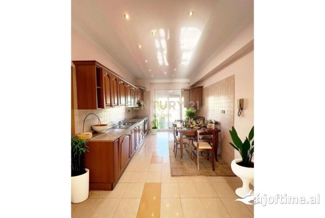 Shtepi me qera 2+1 ne Tirane - 1,500 Euro