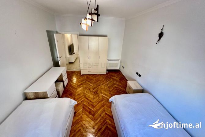 Shtepi me qera Apartament ne Tirane, 2+1, Mobilimi E mobiluar, Pagesa 1,000  Euro.