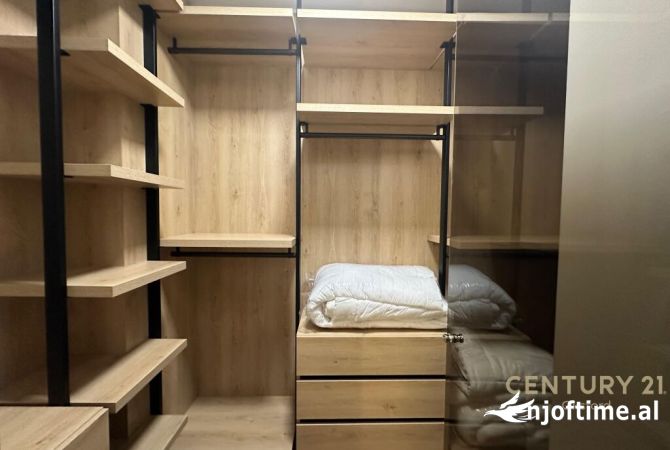 Shtepi me qera Apartament ne Tirane, 2+1, Mobilimi E mobiluar, Pagesa 1,800  Euro.