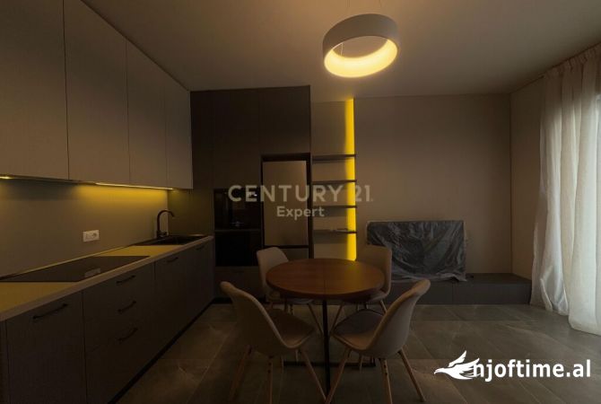 Shtepi me qera 2+1 ne Tirane - 1,000 Euro