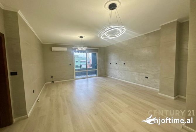 Ambient biznesi me qera 3+1 ne Tirane - 900 Euro
