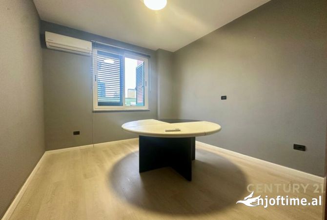 Ambient biznesi me qera 3+1 ne Tirane - 900 Euro