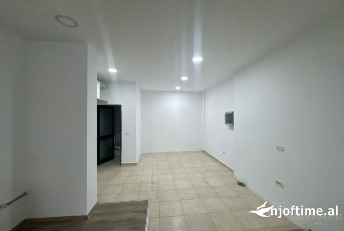 SHITET  AMBIENT KOMERCIAL, RR. DRITAN HOXHA 173K euro