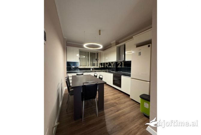 Shtepi me qera Apartament ne Tirane, 2+1, Mobilimi E mobiluar, Pagesa 600  Euro.