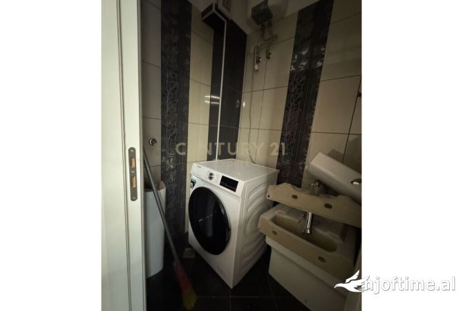 Shtepi me qera Apartament ne Tirane, 2+1, Mobilimi E mobiluar, Pagesa 600  Euro.
