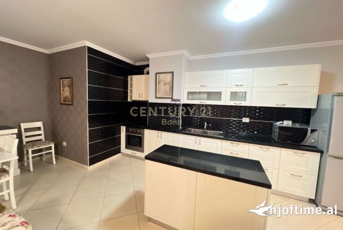 Shtepi me qera Apartament ne Tirane, 2+1, Mobilimi E mobiluar, Pagesa 800  Euro.