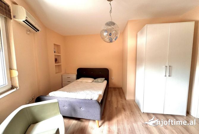 Shtepi me qera Apartament ne Tirane, 2+1, Mobilimi E mobiluar, Pagesa 900  Euro.
