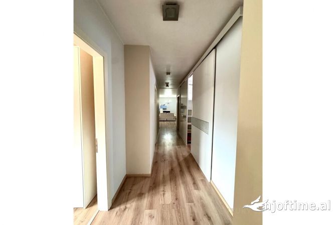 Shtepi me qera Apartament ne Tirane, 2+1, Mobilimi E mobiluar, Pagesa 900  Euro.