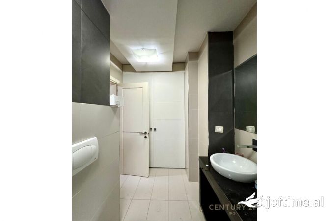 Shtepi me qera Apartament ne Tirane, 2+1, Mobilimi E mobiluar, Pagesa 900  Euro.