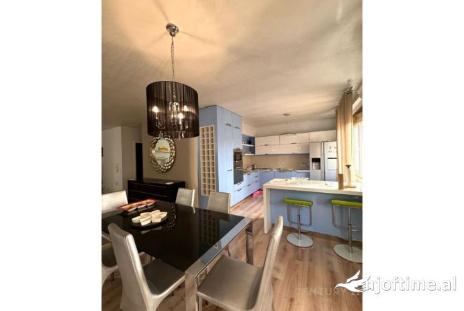 Shtepi me qera Apartament ne Tirane, 2+1, Mobilimi E mobiluar, Pagesa 900  Euro.