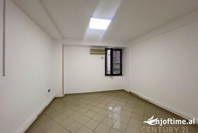 Ambient biznesi me qera 3+1 ne Tirane - 500 Euro