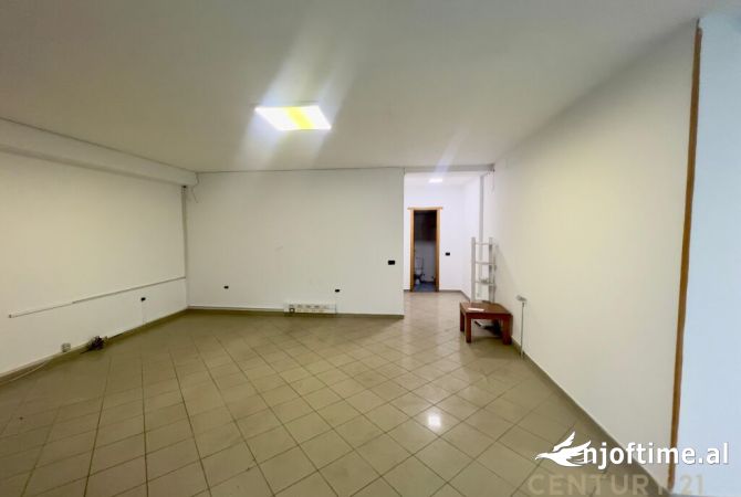 Ambient biznesi me qera 3+1 ne Tirane - 500 Euro
