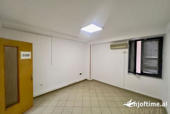 JAPIM ME QIRA AMBIENT ZYRASH PRANE QENDRES! 500 Euro /Muaj