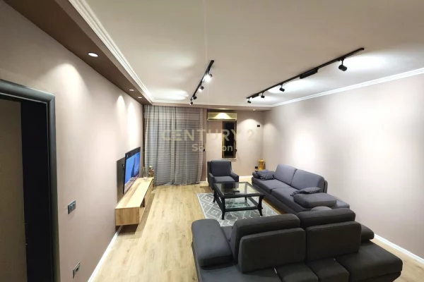 Shtepi me qera 3+1 ne Tirane - 1,250 Euro