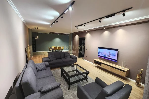 Shtepi me qera 3+1 ne Tirane - 1,250 Euro