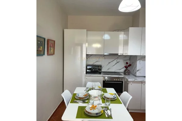 Shtepi me qera 2+1 ne Tirane - 800 Euro