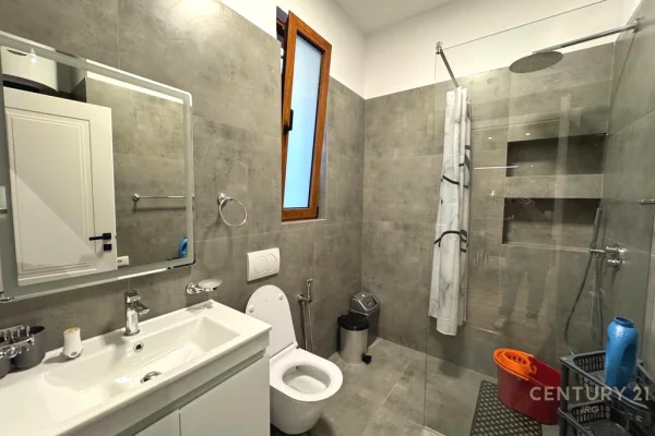 Shtepi me qera Apartament ne Tirane, 2+1, Mobilimi E mobiluar, Pagesa 700  Euro.