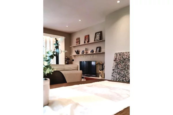 Shtepi me qera Apartament ne Tirane, 1+1, Mobilimi E mobiluar, Pagesa 1,300  Euro.