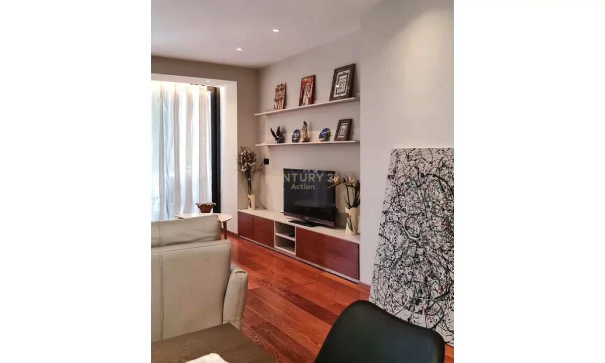 Shtepi me qera Apartament ne Tirane, 1+1, Mobilimi E mobiluar, Pagesa 1,300  Euro.