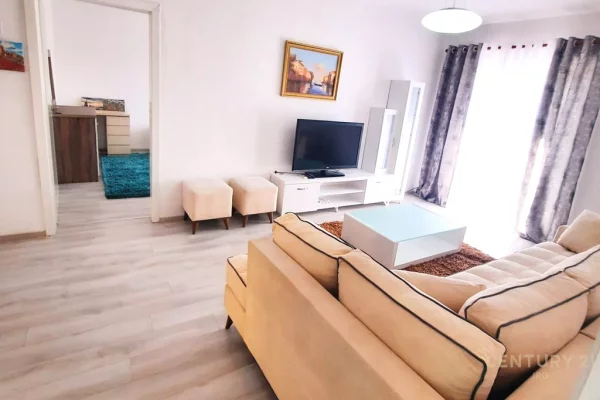 Shtepi me qera 2+1 ne Tirane - 890 Euro