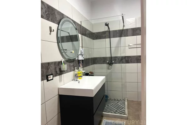 Shtepi me qera Apartament ne Tirane, 2+1, Mobilimi E mobiluar, Pagesa 750  Euro.