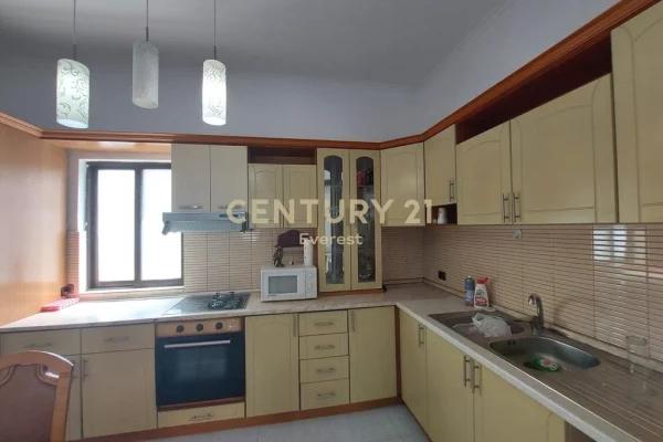 Shtepi me qera 3+1 ne Tirane - 450 Euro