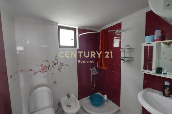 Shtepi me qera Apartament ne Tirane, 3+1, Mobilimi E mobiluar, Pagesa 450  Euro.