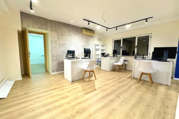 Ambient biznesi me qera 1+1 ne Tirane - 1,100 Euro
