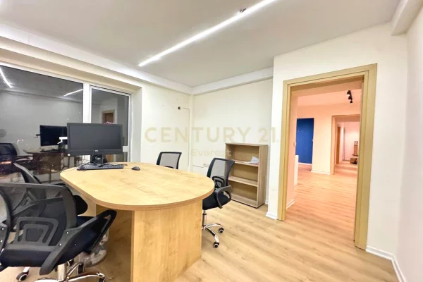 Ambient biznesi me qera 1+1 ne Tirane - 1,100 Euro