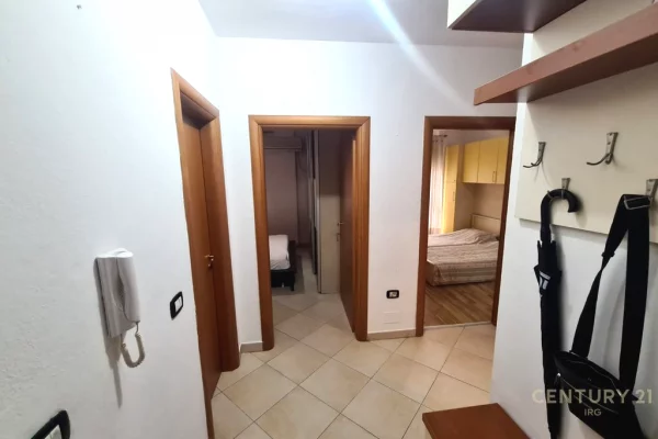 Shtepi me qera Apartament ne Tirane, 2+1, Mobilimi E mobiluar, Pagesa 700  Euro.