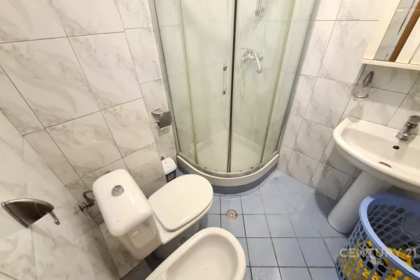 Shtepi me qera Apartament ne Tirane, 2+1, Mobilimi E mobiluar, Pagesa 700  Euro.