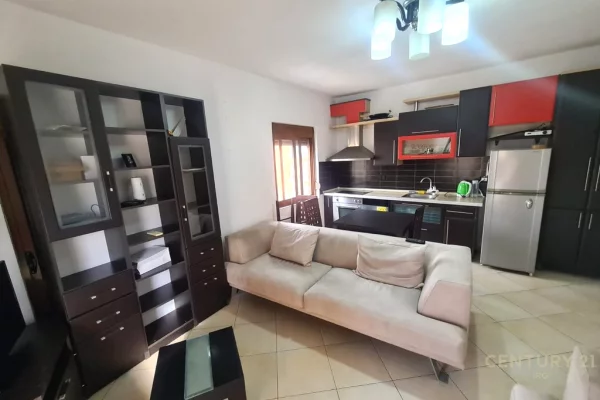 Shtepi me qera 2+1 ne Tirane - 700 Euro