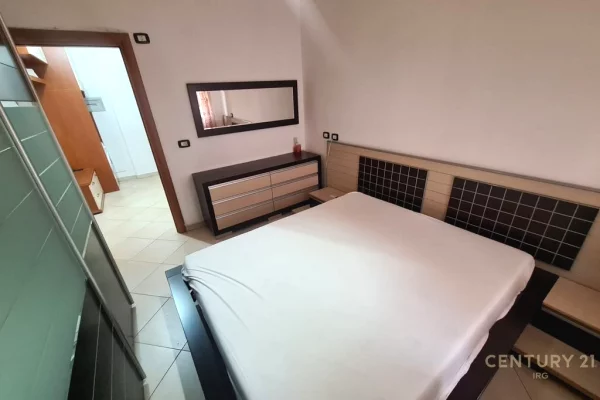 Shtepi me qera Apartament ne Tirane, 2+1, Mobilimi E mobiluar, Pagesa 700  Euro.