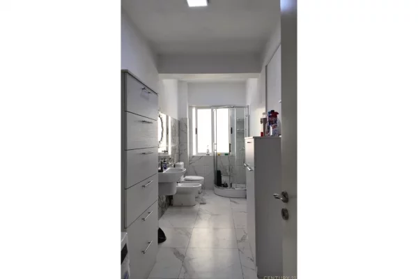 Shtepi me qera Apartament ne Tirane, 2+1, Mobilimi E mobiluar, Pagesa 89,000  Leke.