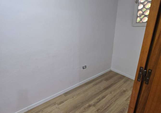 Shtepi ne shitje Apartament ne Tirane, 2+1, Mobilimi Bosh, pa mobiluar, Pagesa 138,000  Euro.