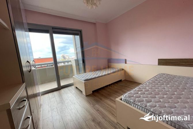 Shtepi me qera Apartament ne Tirane, 3+1, Mobilimi E mobiluar, Pagesa 950  Euro.