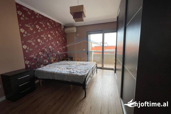 Shtepi me qera Apartament ne Tirane, 3+1, Mobilimi E mobiluar, Pagesa 950  Euro.