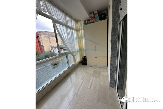 Shtepi ne shitje Apartament ne Tirane, 3+1, Mobilimi E mobiluar, Pagesa 300,000  Euro.