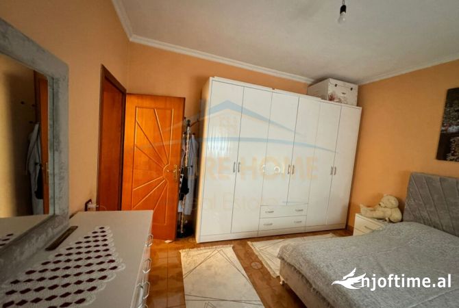 Shtepi ne shitje Apartament ne Tirane, 4+1, Mobilimi E mobiluar, Pagesa 260,000  Euro.