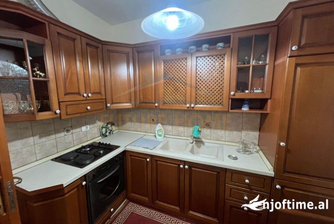 Shtepi me qera Apartament ne Tirane, 2+1, Mobilimi E mobiluar, Pagesa 600  Euro.