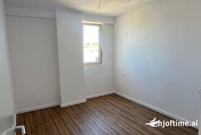 Shtepi ne shitje Apartament ne Tirane, 1+1, Mobilimi Bosh, pa mobiluar, Pagesa 85,000  Euro.