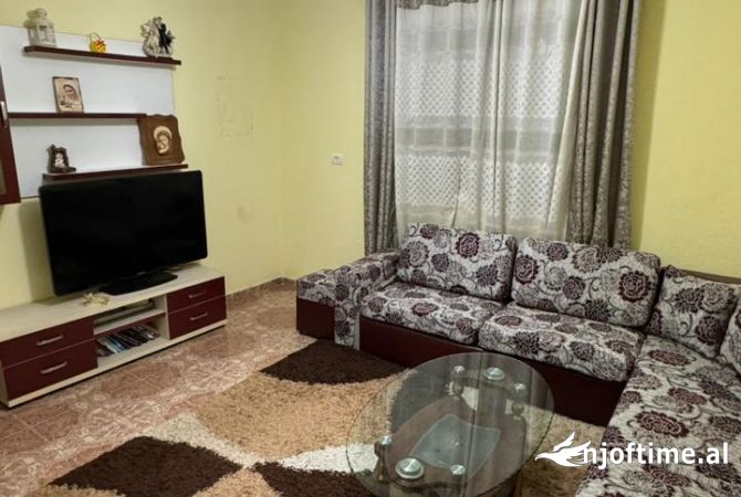 Shtepi me qera 2+1 ne Tirane - 425 Euro