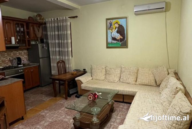 Shtepi me qera 2+1 ne Tirane - 425 Euro