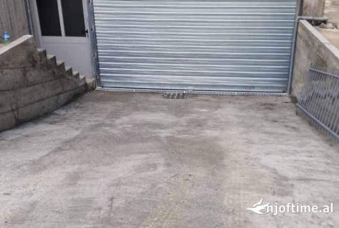 Ambient biznesi me qera 4+1 ne Tirane - 800 Euro