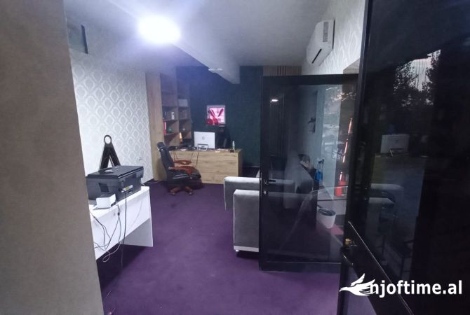 💰 Ambient komercial me qira 📌 ne rrugen 5 Maji, Tirane