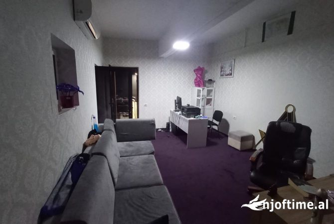 Ambient biznesi me qera 3+1 ne Tirane - 2,500 Euro